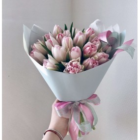 Букет из 17 розовых пионовидных тюльпанов