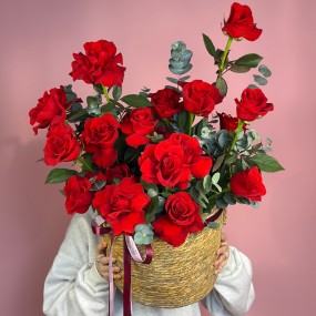 Композия из роз «Красная линия»