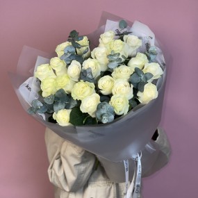 Букет из белых роз «Журогум»