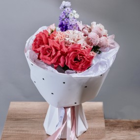 Букет из роз и орхидей "Грация" 