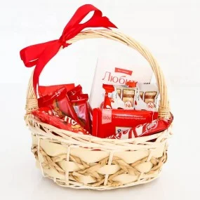 Корзинка со сладостями «KITKAT»